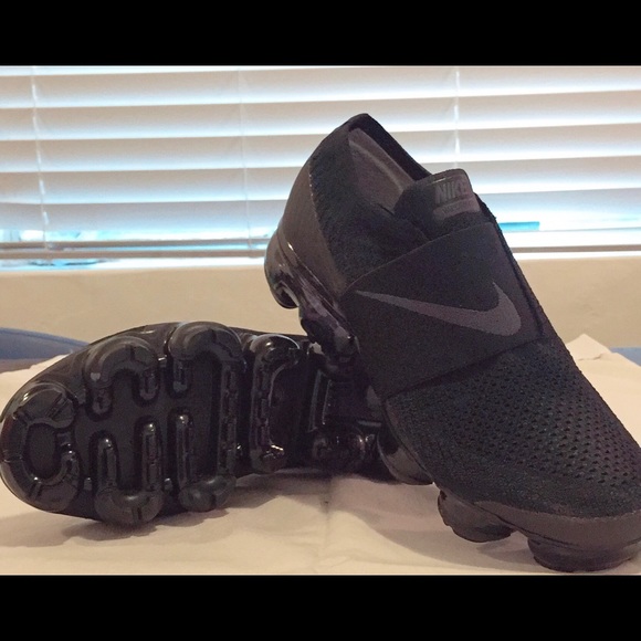 women's air vapormax moc triple black